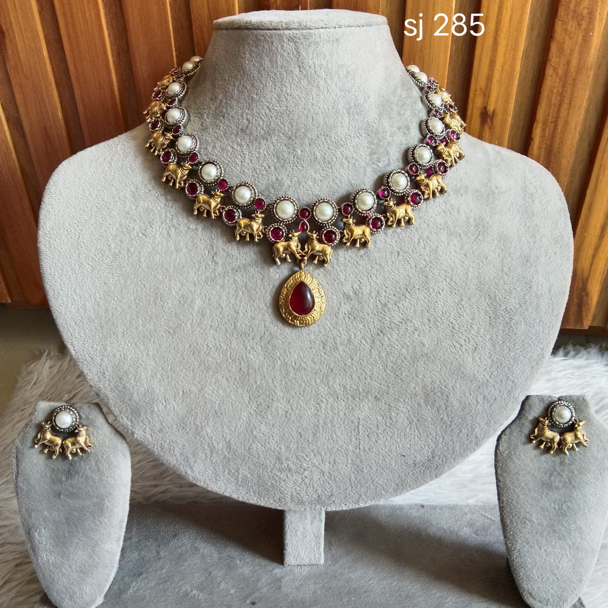 Fusion Red Teardrop Necklace Set — original product photograph