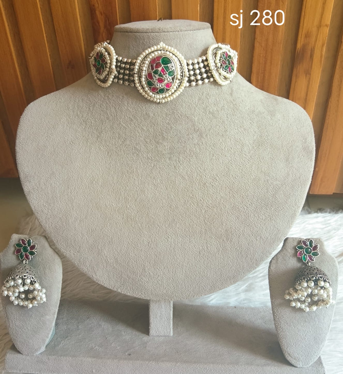 Fusion Round Floral Choker Set — original product photograph