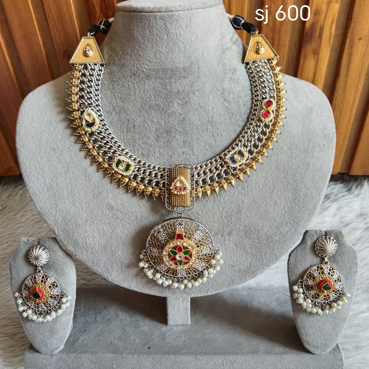 Fusion Round Pendant Layered Chain Set — original product photograph