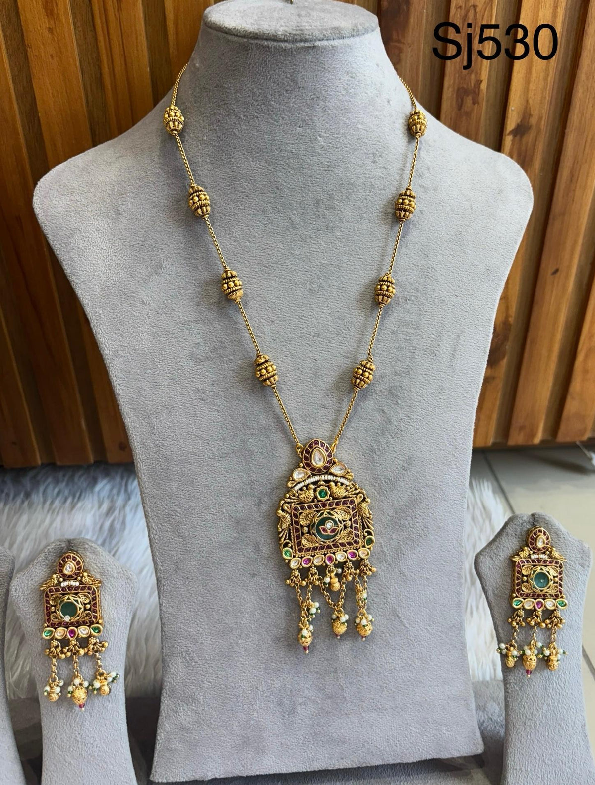Heritage Long Oval Pendant Set — original product photograph