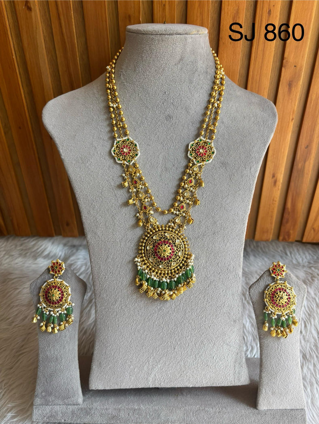 Heritage Round Green Pendant Set — original product photograph
