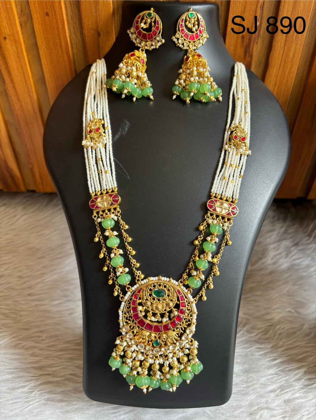 Kundan White Bead Green Pendant Set — original product photograph