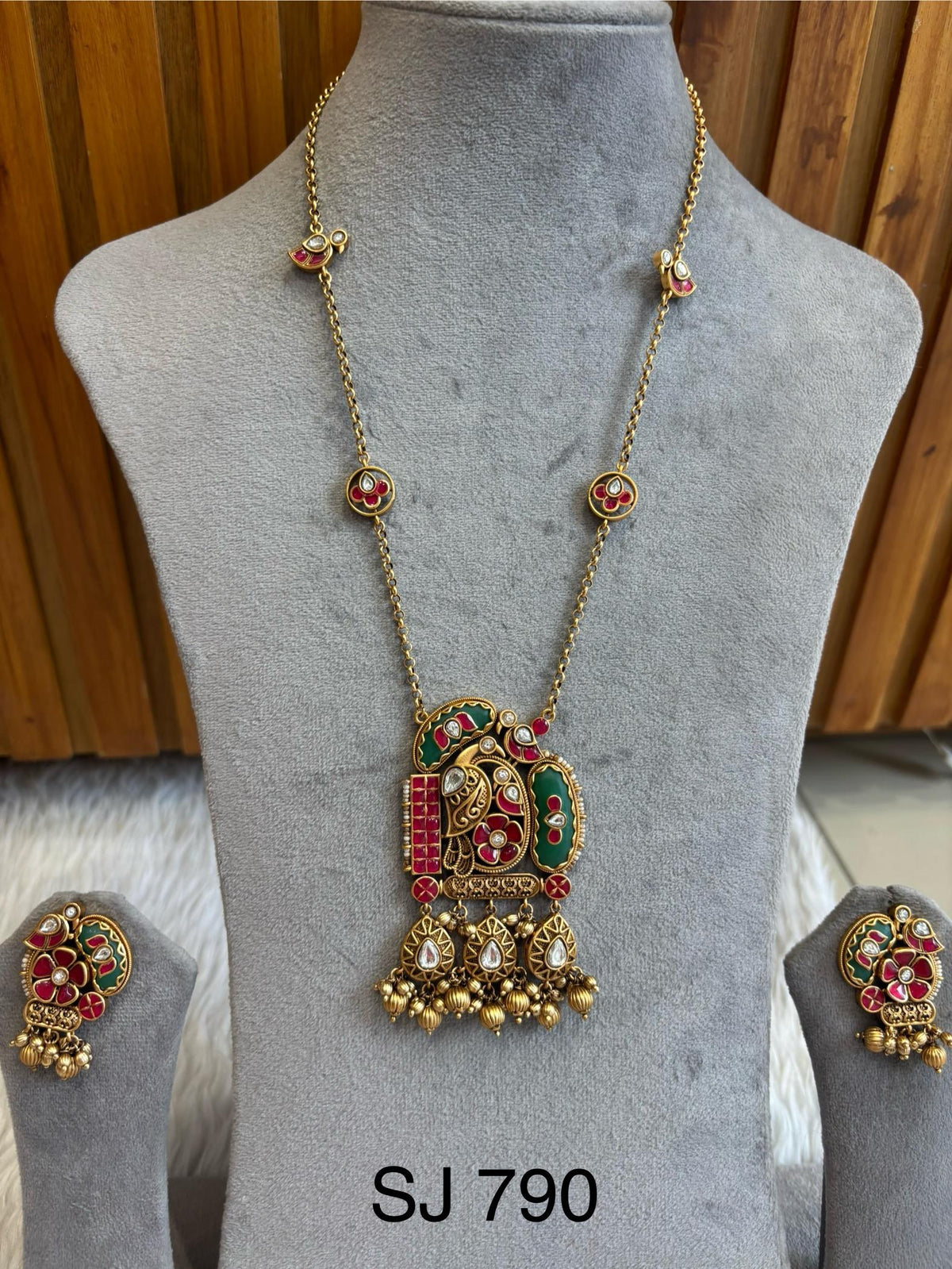 Heritage Red & Green Square Pendant Set — original product photograph