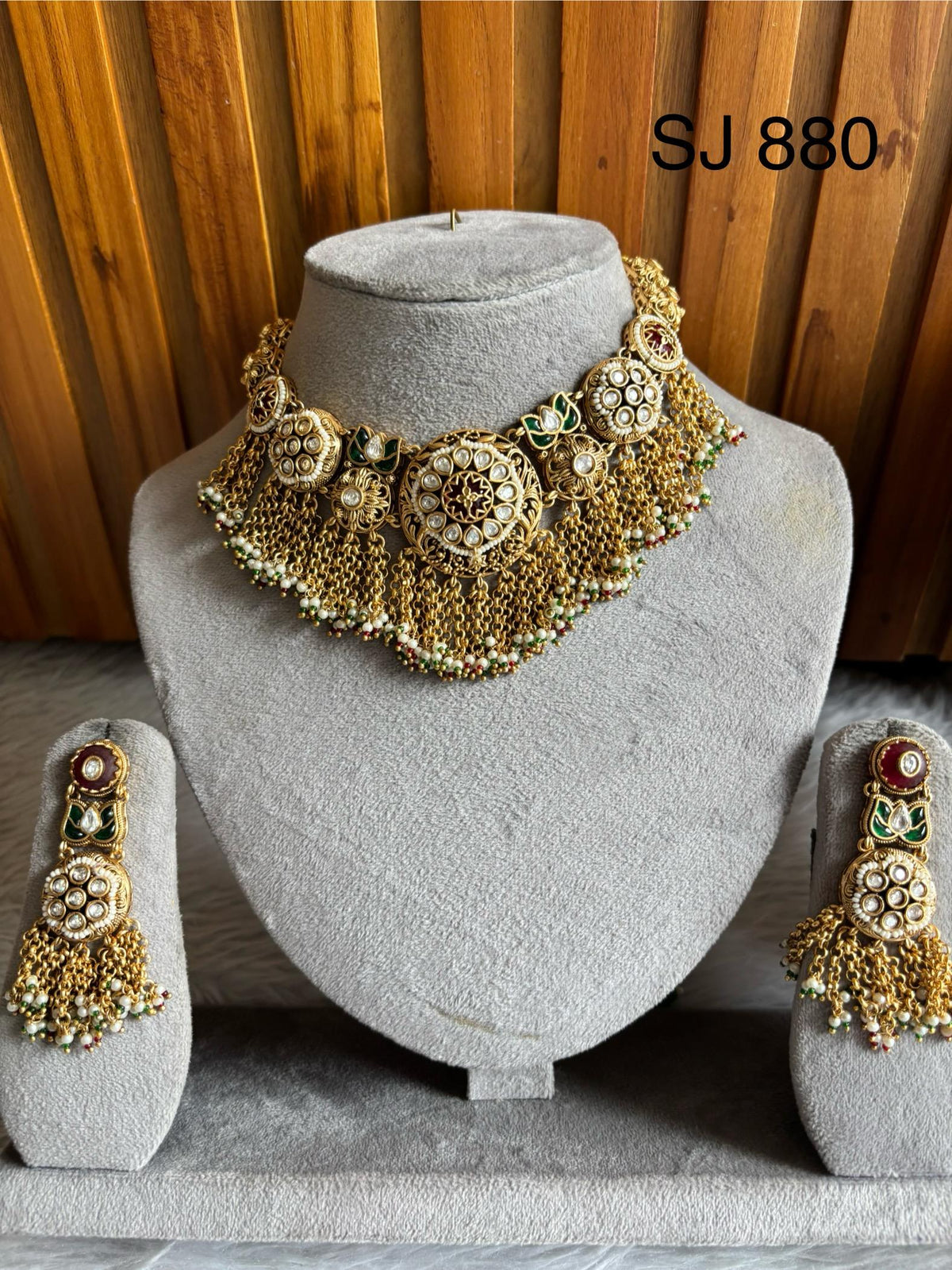 Heritage Fan Motif Choker Set — original product photograph
