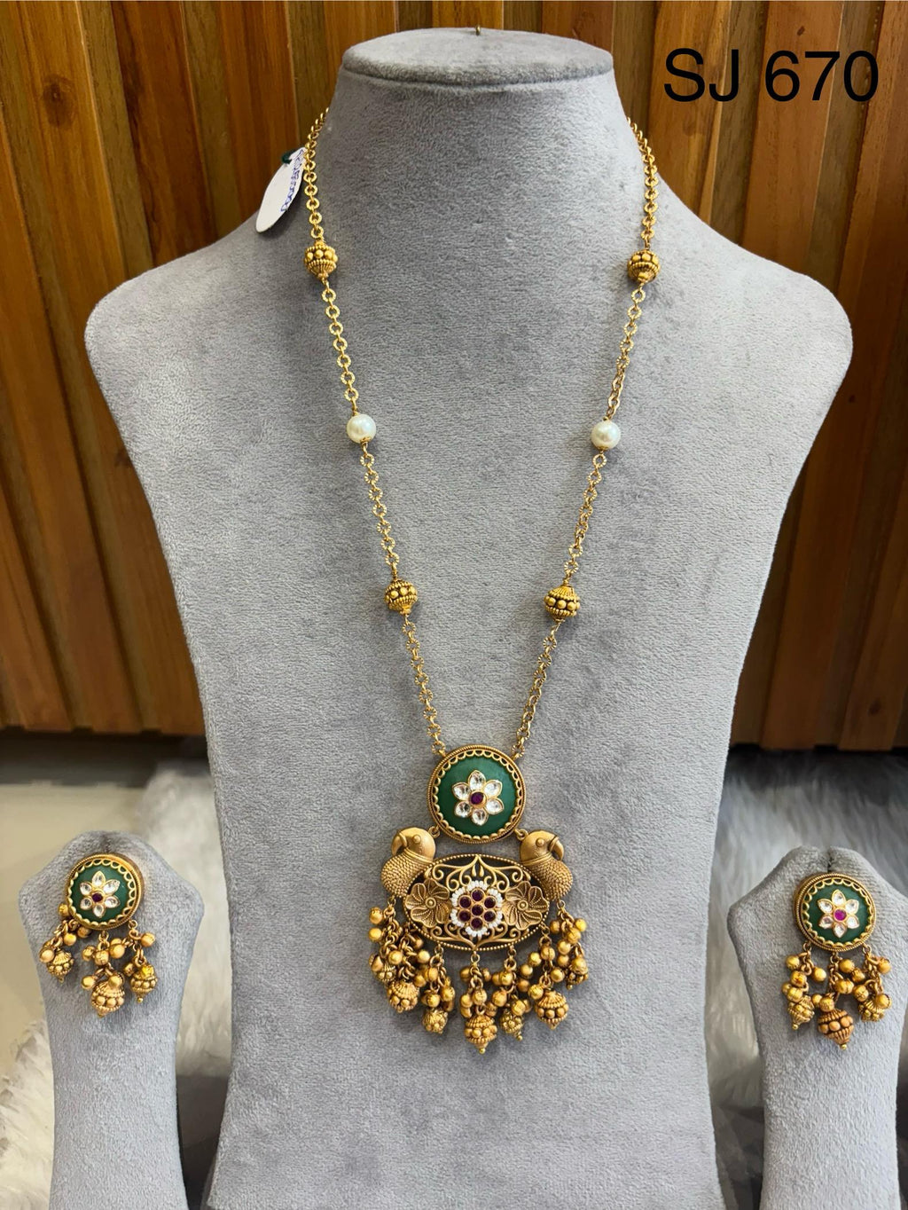 Heritage Green Accent Drop Pendant Set — original product photograph
