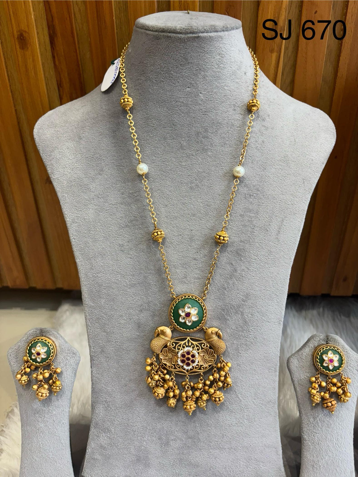 Heritage Green Accent Drop Pendant Set — original product photograph
